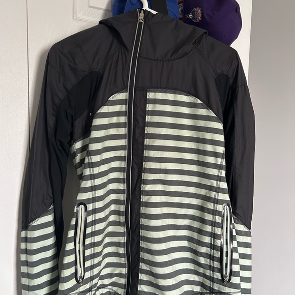 Lululemon rain jacket - Picture 2 of 6